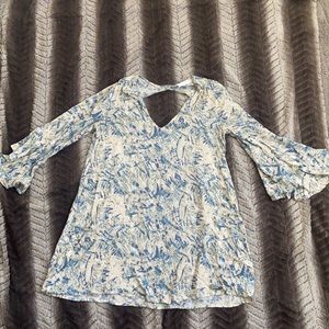 Women’s light weight bell sleeves dress